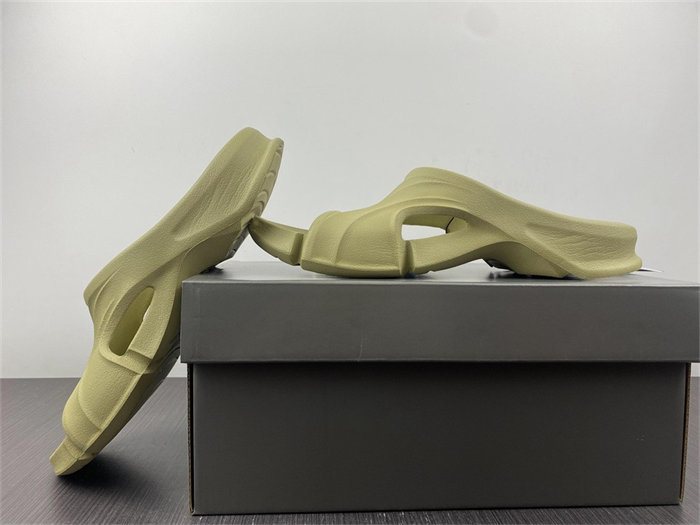 BLCG SLIPPERS