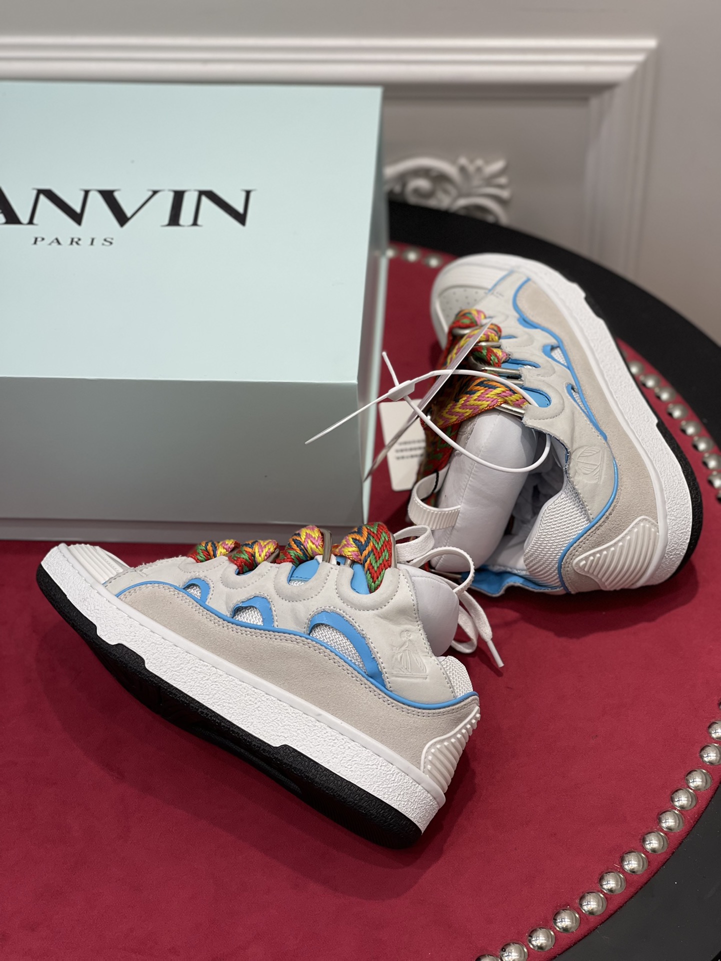 Lanvon Leather Curb,