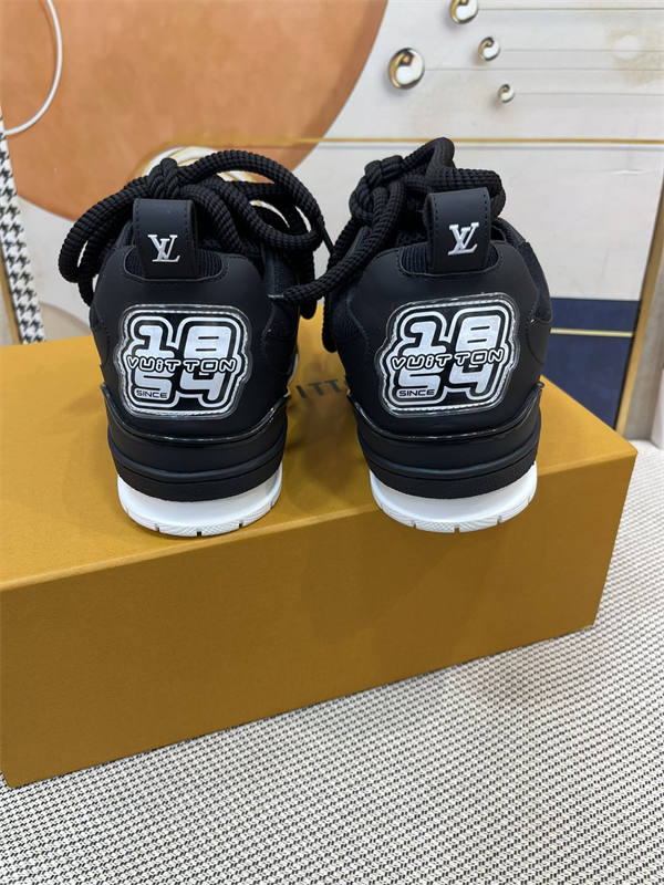 LV043