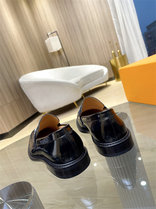 Lv Loafer 045