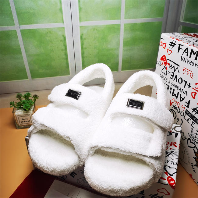 DG slipper 16