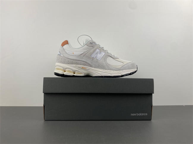 new balance NB 2002
