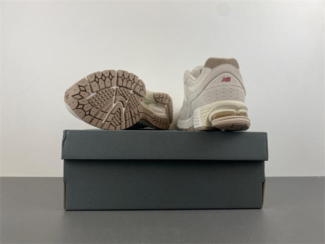 new balance NB 2002