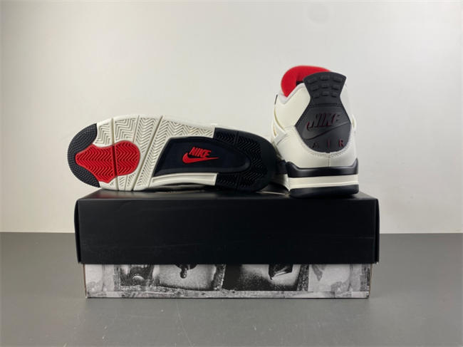 Air Jordan 4“Flight Club” Sail/Black-University Red
