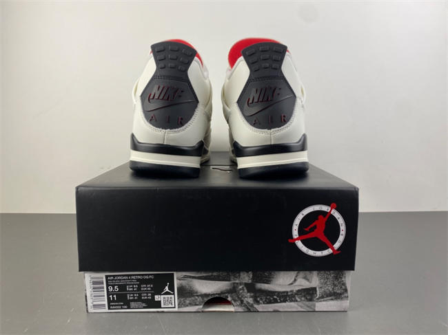 Air Jordan 4“Flight Club”  Sail/Black-University Red